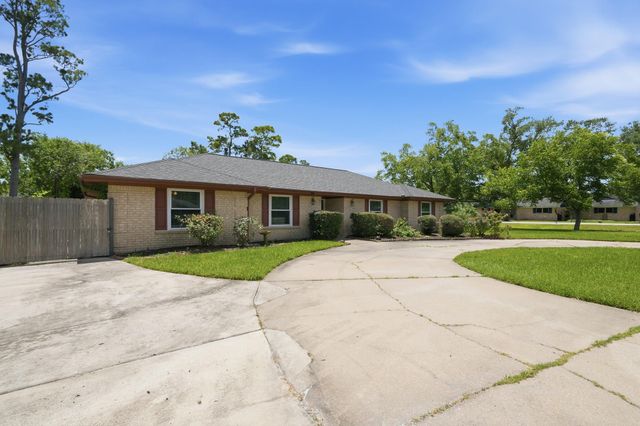 2607 Brom Bones Boulevard, Pearland, TX 77581