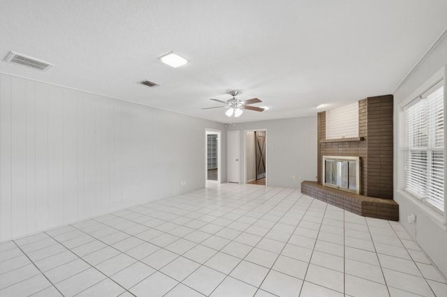 2607 Brom Bones Boulevard, Pearland, TX 77581
