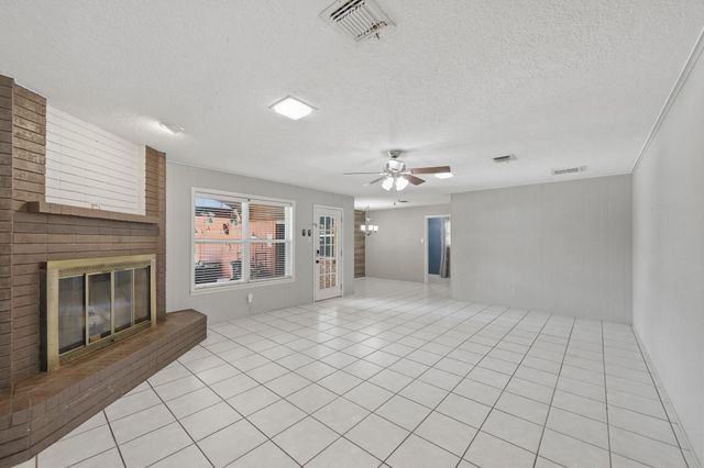 2607 Brom Bones Boulevard, Pearland, TX 77581