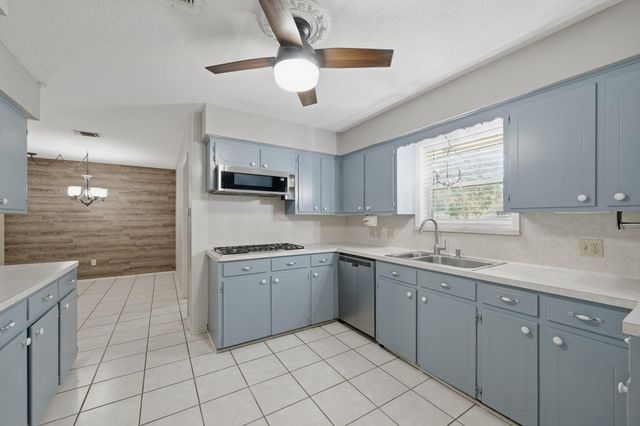 2607 Brom Bones Boulevard, Pearland, TX 77581