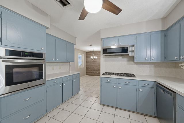 2607 Brom Bones Boulevard, Pearland, TX 77581