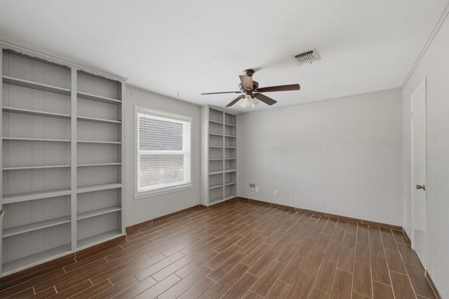2607 Brom Bones Boulevard, Pearland, TX 77581