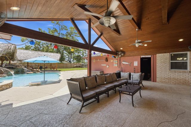 2607 Brom Bones Boulevard, Pearland, TX 77581