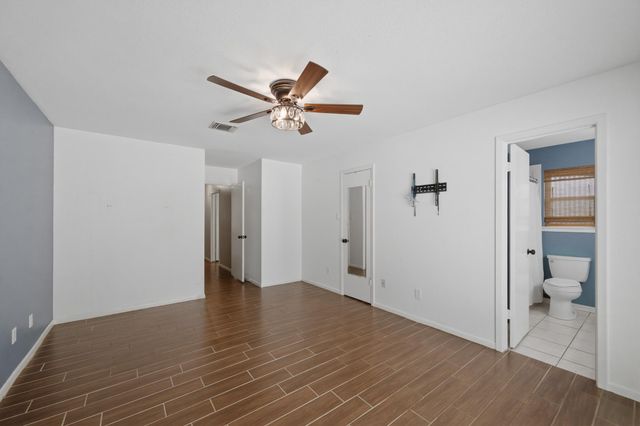 2607 Brom Bones Boulevard, Pearland, TX 77581