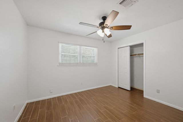 2607 Brom Bones Boulevard, Pearland, TX 77581