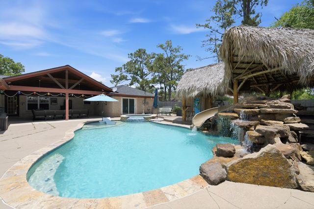 2607 Brom Bones Boulevard, Pearland, TX 77581