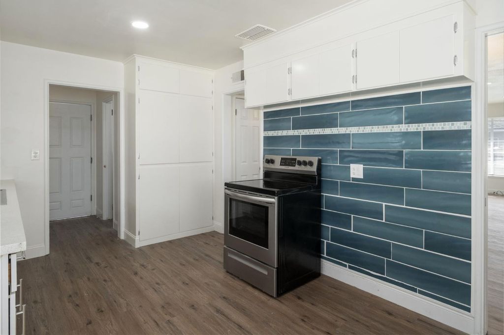 Image 14 of property listing at 1715 W Terrace Avenue, Fresno, CA 93705