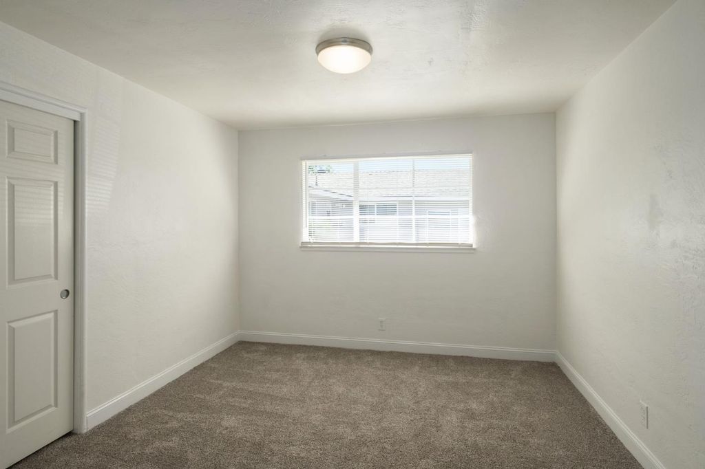 Image 20 of property listing at 1715 W Terrace Avenue, Fresno, CA 93705