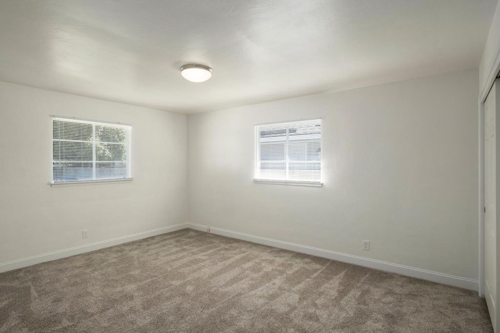 Image 22 of property listing at 1715 W Terrace Avenue, Fresno, CA 93705