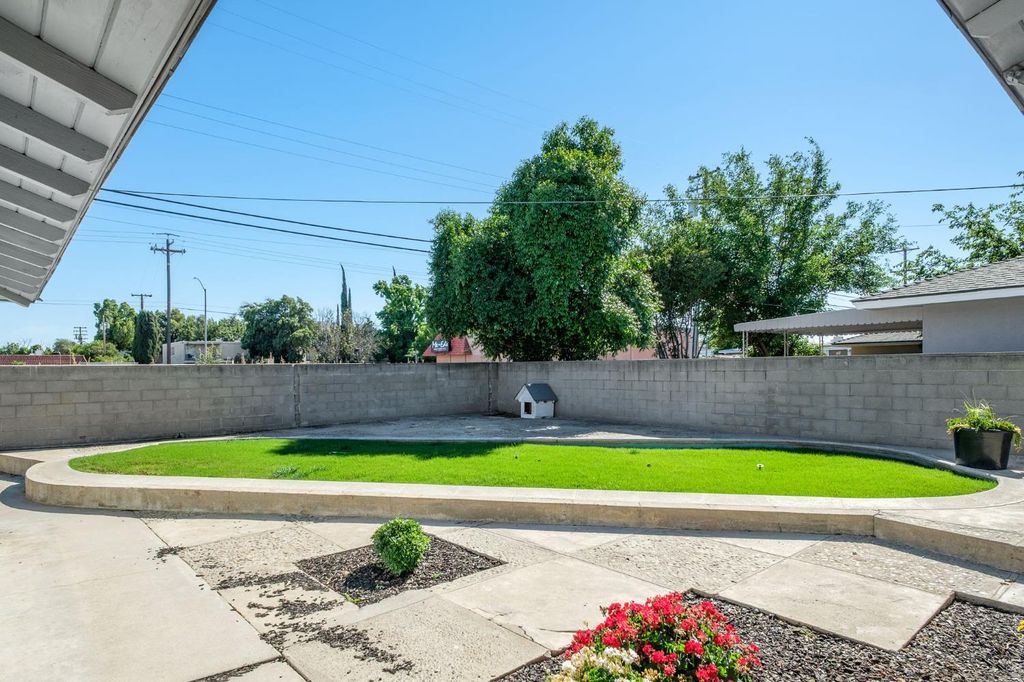 Image 25 of property listing at 1715 W Terrace Avenue, Fresno, CA 93705