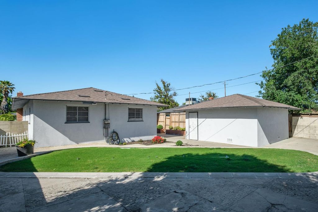 Image 26 of property listing at 1715 W Terrace Avenue, Fresno, CA 93705