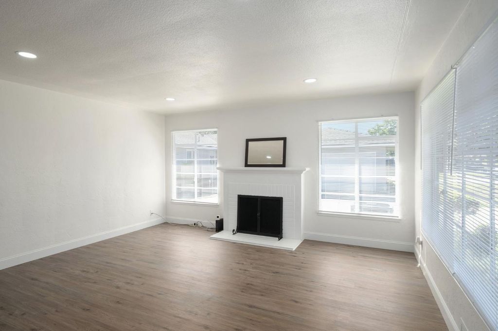 Image 4 of property listing at 1715 W Terrace Avenue, Fresno, CA 93705
