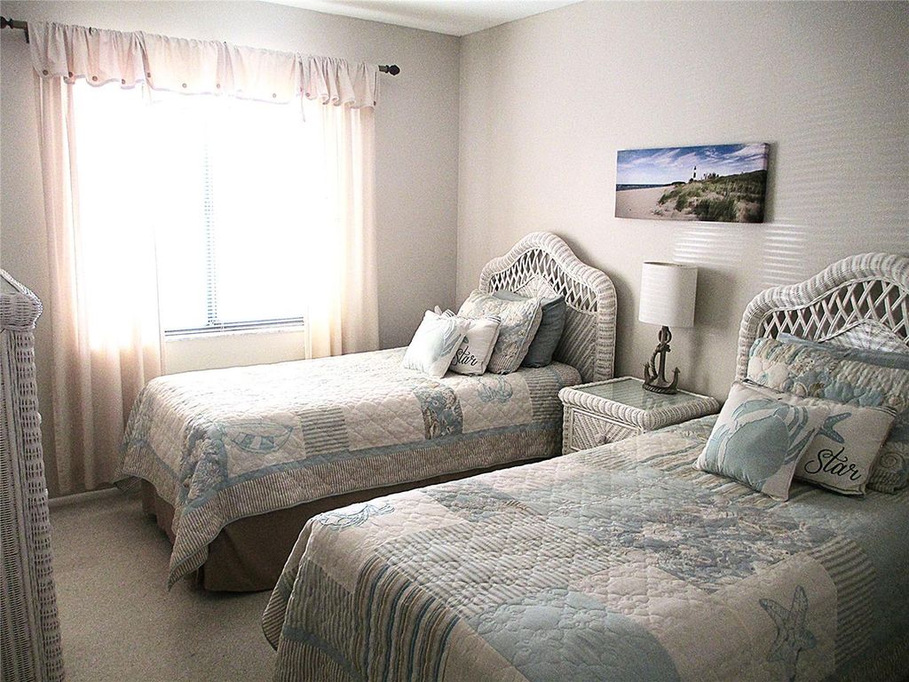 Image 12 of property listing at 5040 LIVE OAK CIRCLE 93, Bradenton, FL 34207