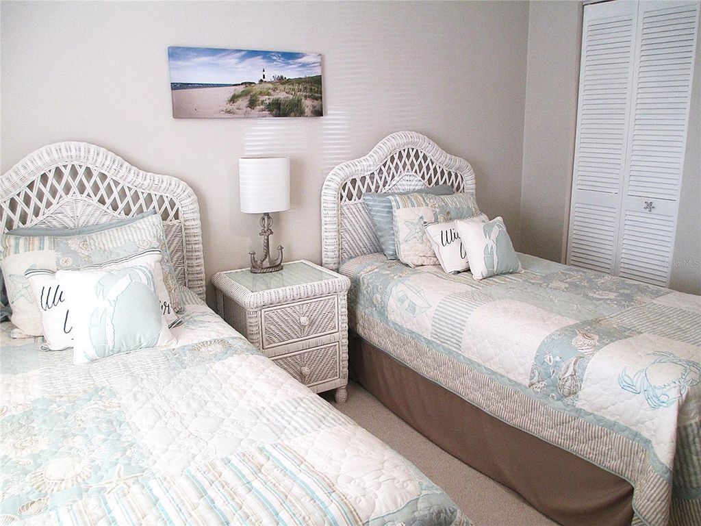 Image 13 of property listing at 5040 LIVE OAK CIRCLE 93, Bradenton, FL 34207