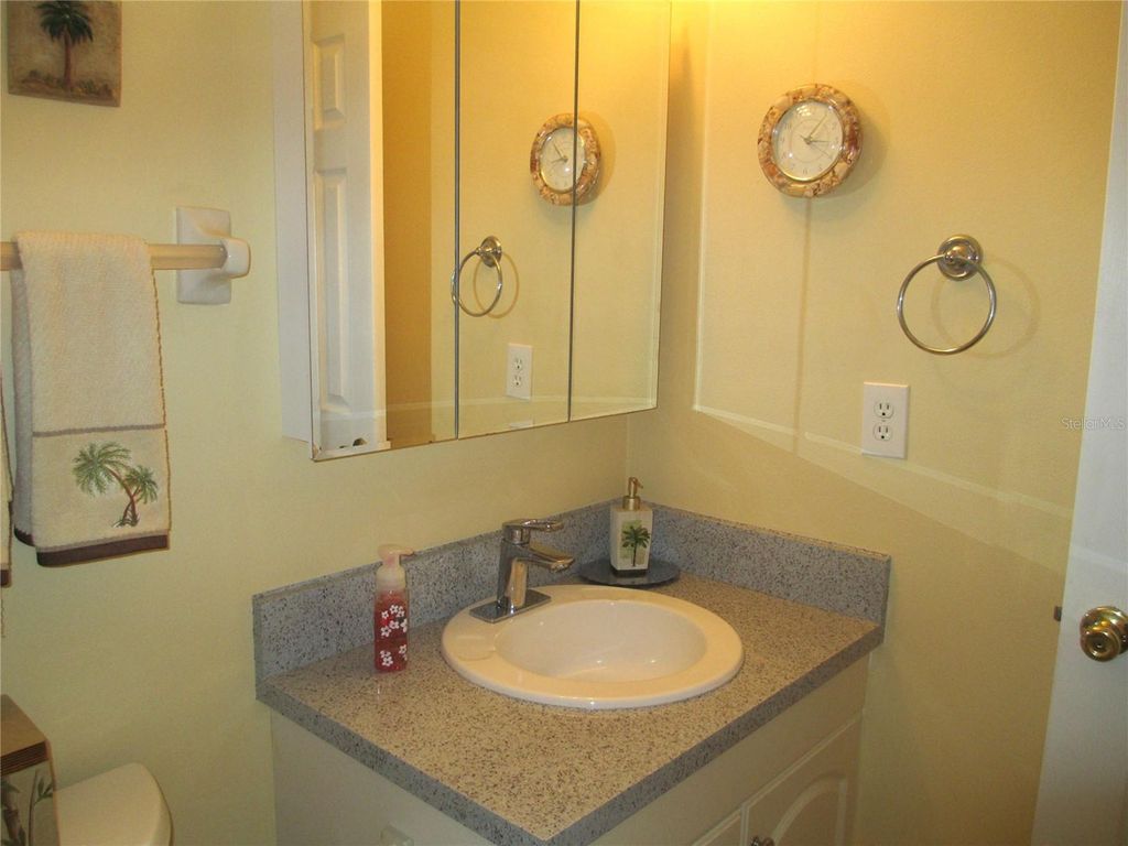 Image 15 of property listing at 5040 LIVE OAK CIRCLE 93, Bradenton, FL 34207