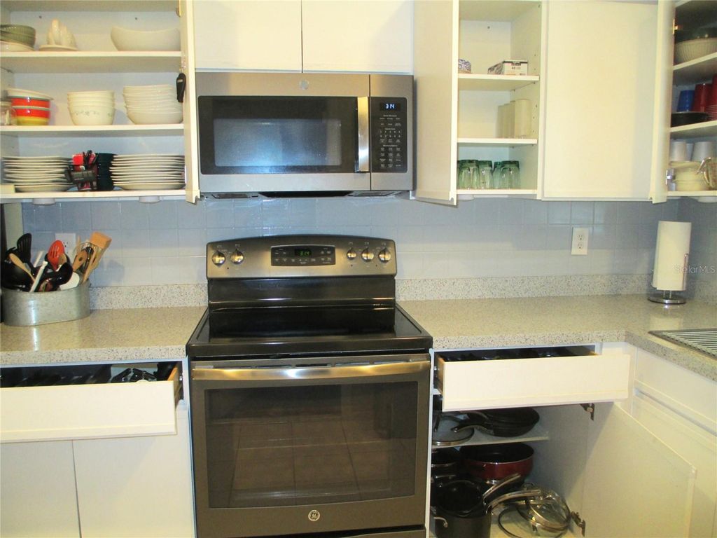 Image 19 of property listing at 5040 LIVE OAK CIRCLE 93, Bradenton, FL 34207