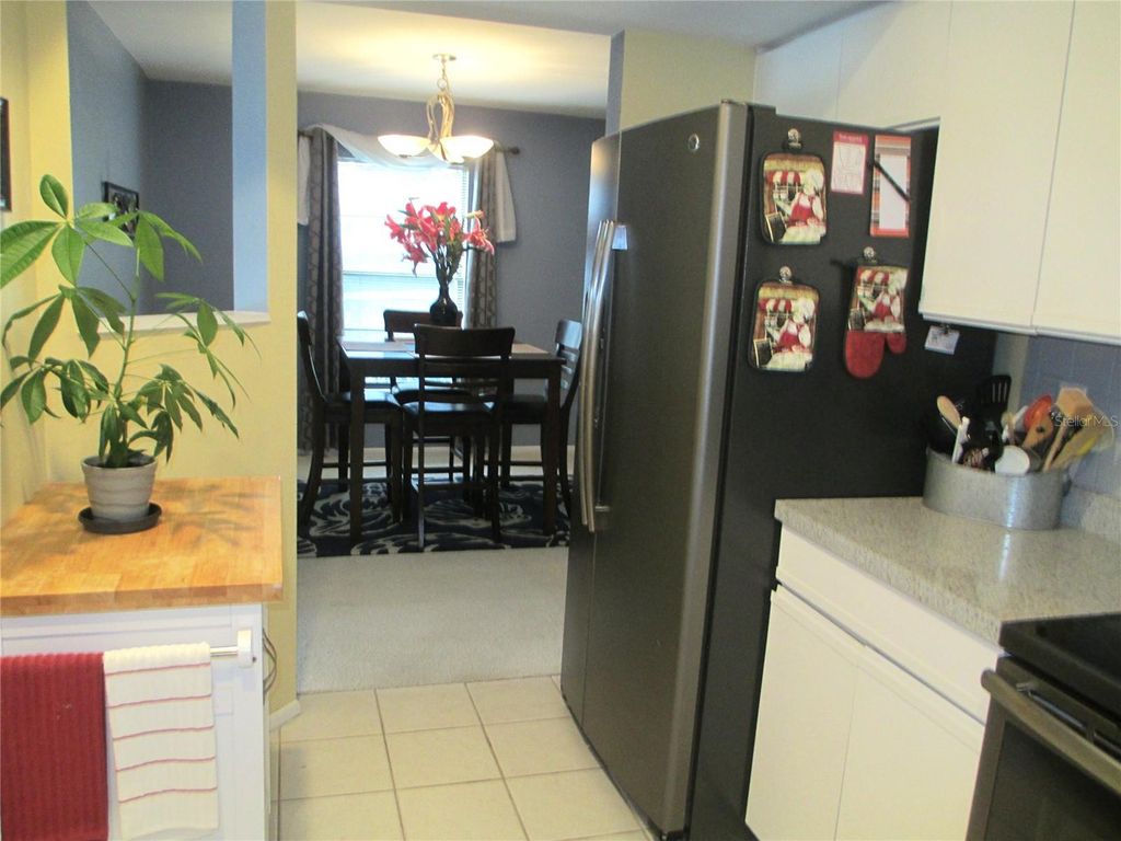 Image 5 of property listing at 5040 LIVE OAK CIRCLE 93, Bradenton, FL 34207