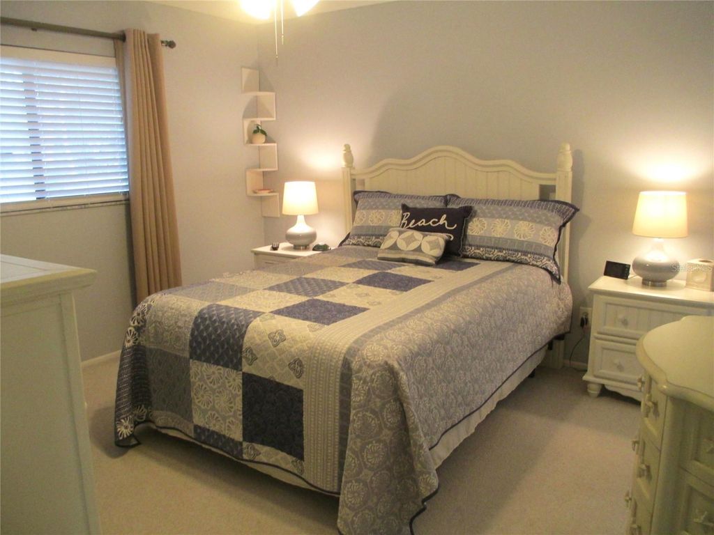 Image 6 of property listing at 5040 LIVE OAK CIRCLE 93, Bradenton, FL 34207