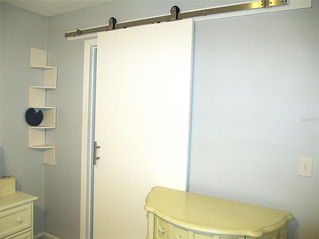 Image 10 of property listing at 5040 LIVE OAK CIRCLE 93, Bradenton, FL 34207