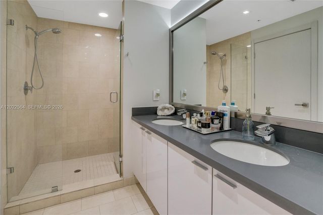 90 SW 3rd St 4308, Miami, FL 33130