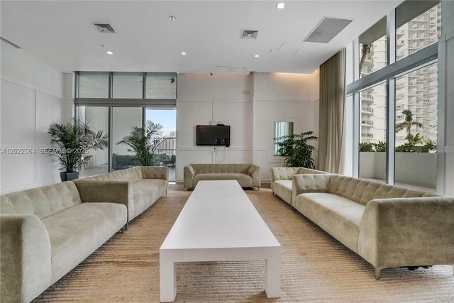 90 SW 3rd St 4308, Miami, FL 33130