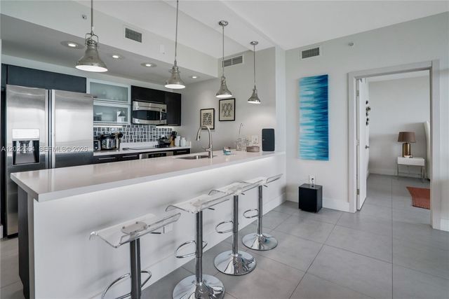 90 SW 3rd St 4308, Miami, FL 33130