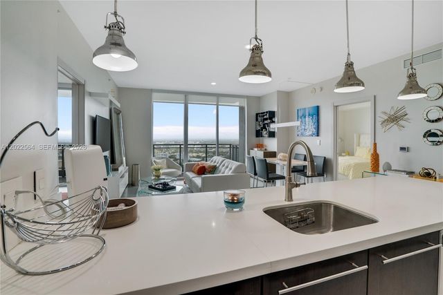 90 SW 3rd St 4308, Miami, FL 33130