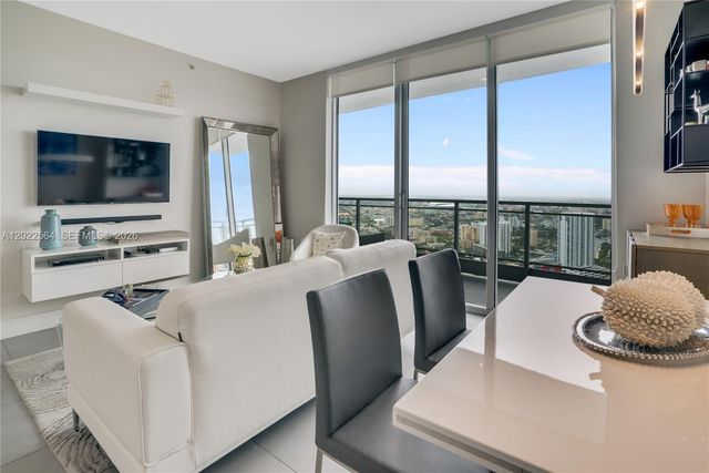 90 SW 3rd St 4308, Miami, FL 33130