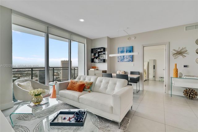 90 SW 3rd St 4308, Miami, FL 33130