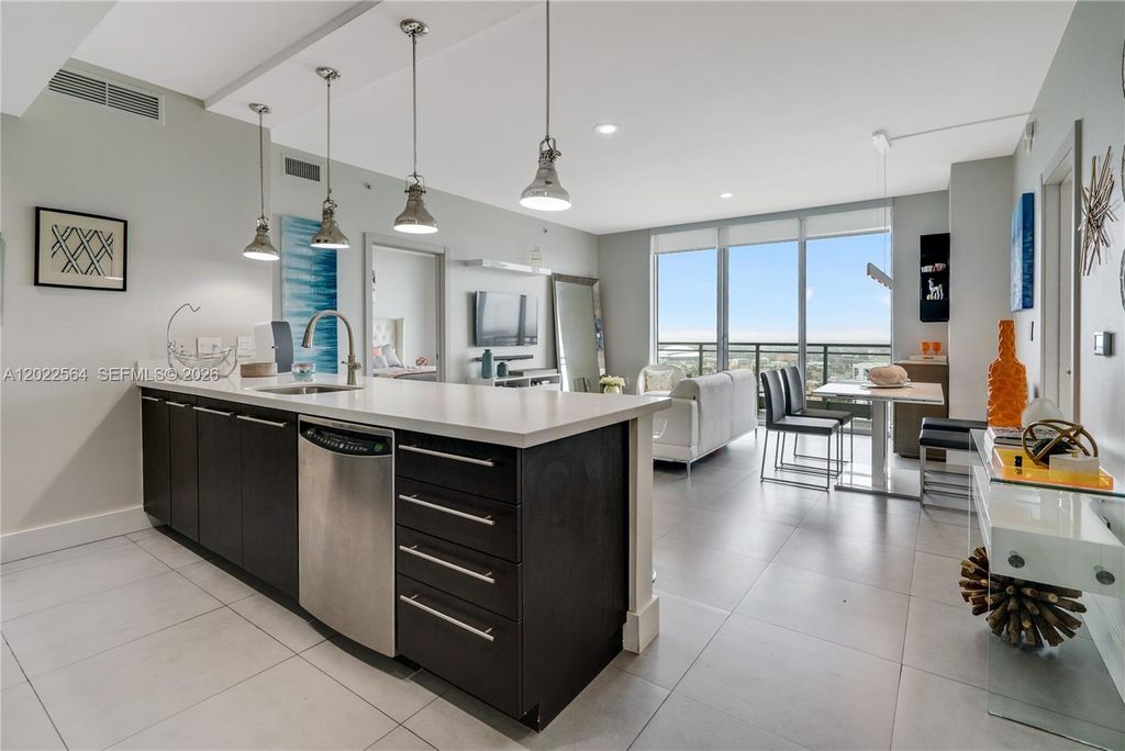 90 SW 3rd St 4308, Miami, FL 33130