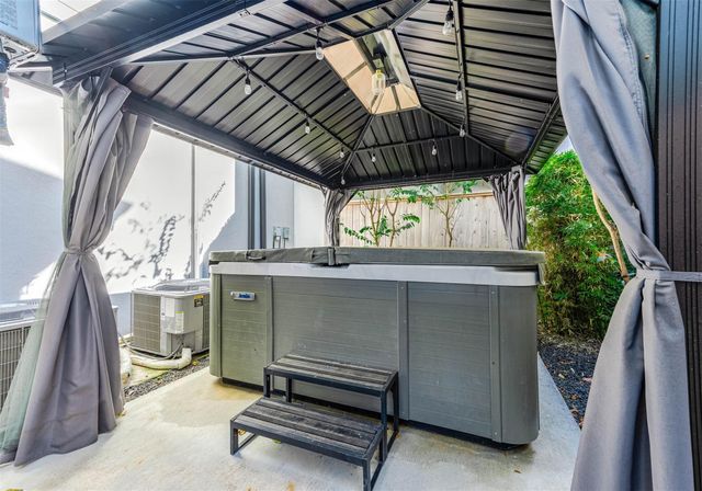 2035 Sheridan Street A, Houston, TX 77030