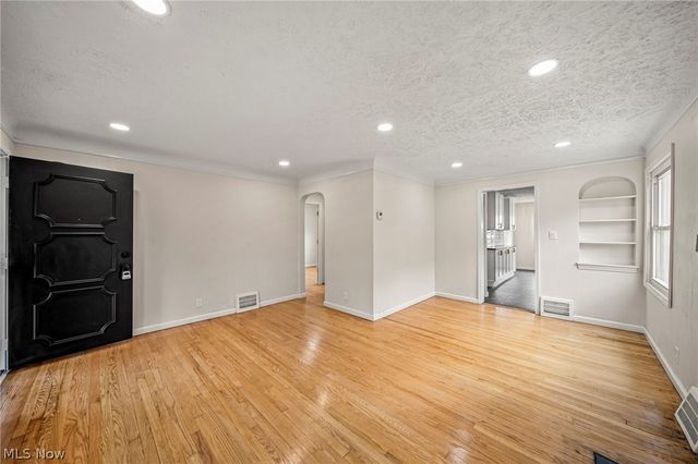 3983 E 176th Street, Cleveland, OH 44128