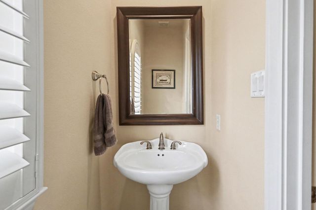 2715 Sherwin Street, Houston, TX 77007