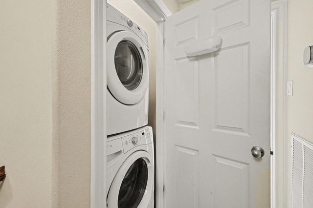 2715 Sherwin Street, Houston, TX 77007