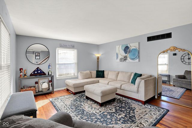 3309 Larkspur Lane, Columbus, IN 47203