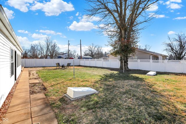 3309 Larkspur Lane, Columbus, IN 47203