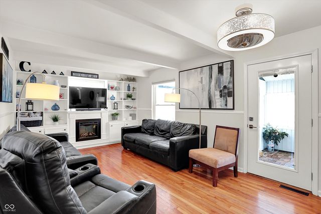 3309 Larkspur Lane, Columbus, IN 47203