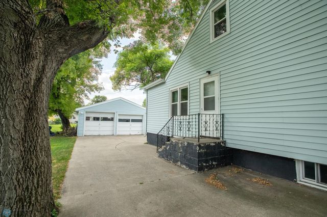 407 15th Street N, Moorhead, MN 56560