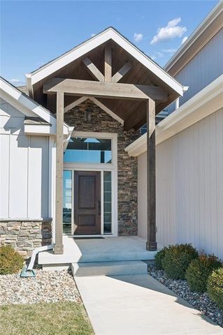 2500 NW Riverview Drive, Riverside, MO 64150