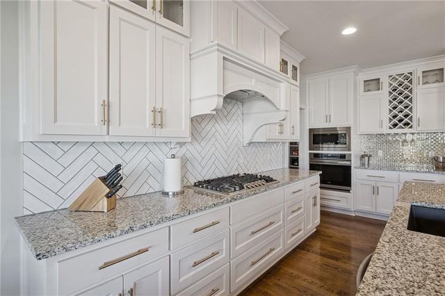 2500 NW Riverview Drive, Riverside, MO 64150