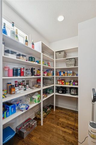 2500 NW Riverview Drive, Riverside, MO 64150