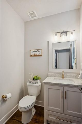 2500 NW Riverview Drive, Riverside, MO 64150