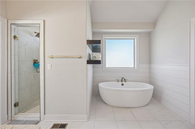 2500 NW Riverview Drive, Riverside, MO 64150