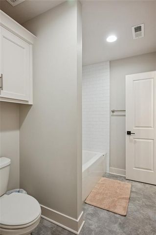 2500 NW Riverview Drive, Riverside, MO 64150