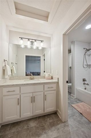 2500 NW Riverview Drive, Riverside, MO 64150