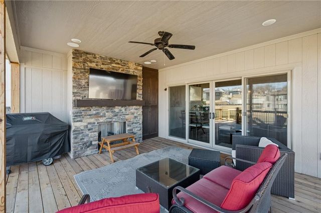 2500 NW Riverview Drive, Riverside, MO 64150