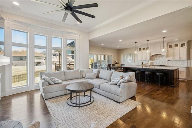 2500 NW Riverview Drive, Riverside, MO 64150