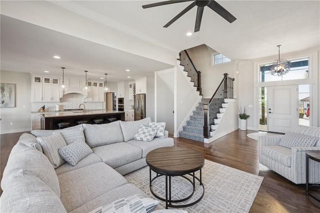 2500 NW Riverview Drive, Riverside, MO 64150