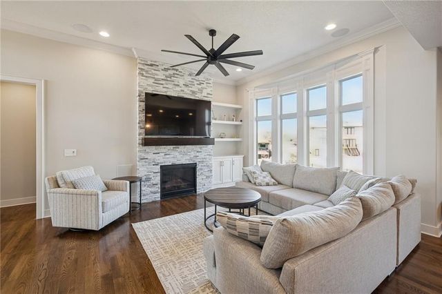 2500 NW Riverview Drive, Riverside, MO 64150