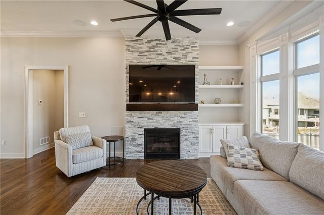 2500 NW Riverview Drive, Riverside, MO 64150